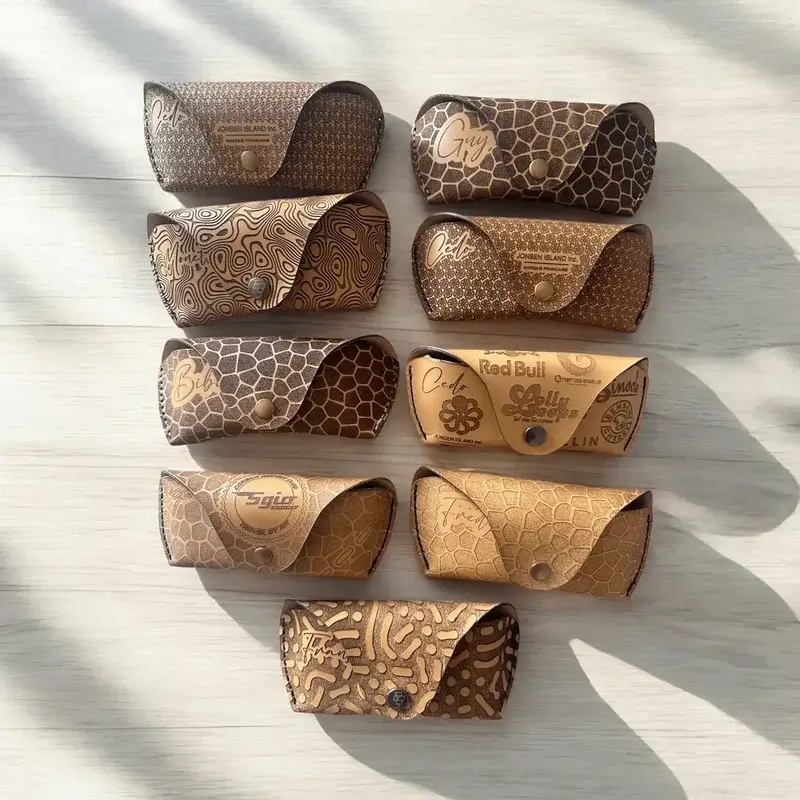 Étuis à lunettes 100 % personnalisés en cuir de veau pleine fleur, avec un intérieur en suédine